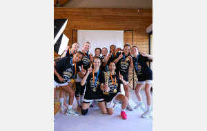 🏆 𝗖𝗛𝗔𝗠𝗣𝗜𝗢𝗡𝗡𝗘𝗦 𝗥𝗘́𝗚𝗜𝗢𝗡𝗔𝗟𝗘𝗦 🏆
Hier, nos U15.1 disputaient la finale du championnat R2 face au @sgosff @lyonsobasket
Au terme d’un match intense et très disputé, où les deux équipes ont fait preuve d’une belle combativité, nos joueuses ont su faire la différence dans les derniers instants pour s’imposer au bout du suspense ! 💪🏼👏🏼
Un immense merci à tous les supporters venus encourager nos filles tout au long de cette belle journée placée sous le signe de la fête 🎉
Cette victoire vient récompenser une saison remarquable, conclue avec plus de 78 % de victoires. Félicitations à l’ensemble du groupe ainsi qu’aux coachs pour cette magnifique performance ! 👏🏼🏀
Encore bravo à nos championnes: 
Lilwenn, Elsa, Maëlys, Typhen, Nora, Éléa, Johanna, Cléophée, Lily, Thaïs ainsi qu'Éric et Frantz 🏆🫶🏼
Des photos de la rencontre arrivent! 😉