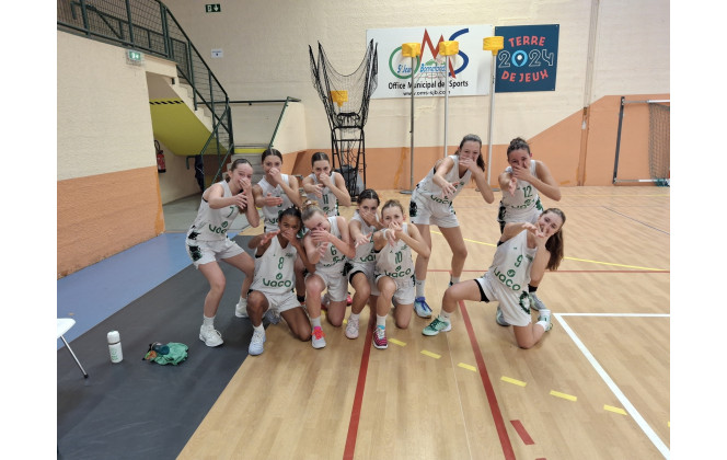 Objectif numero 1 atteint. Une victoire 30 à 115 . Les filles ont été sérieuses du début à la fin. Un nouveau championnat commence en région après les vacances. Bravo à elles.